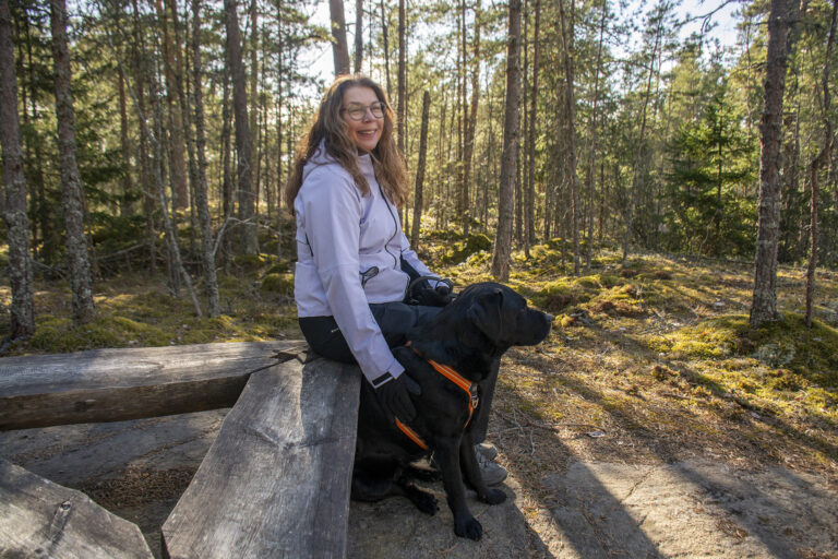 Suomalaisen ruokakulttuurirahaston palkitsema opettaja Riikka Mantila rakastaa ravintola-alaa, aikaisia aamuja ja hiljaista metsää